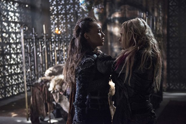 Eliza Taylor and Alycia Debnam-Carey in The 100 episode "Ye Who Enter Here." Photo Credit: The CW