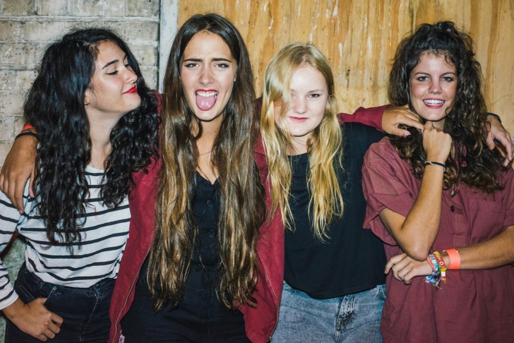 Photo of Hinds Bring Women To “El Frente” In Rock