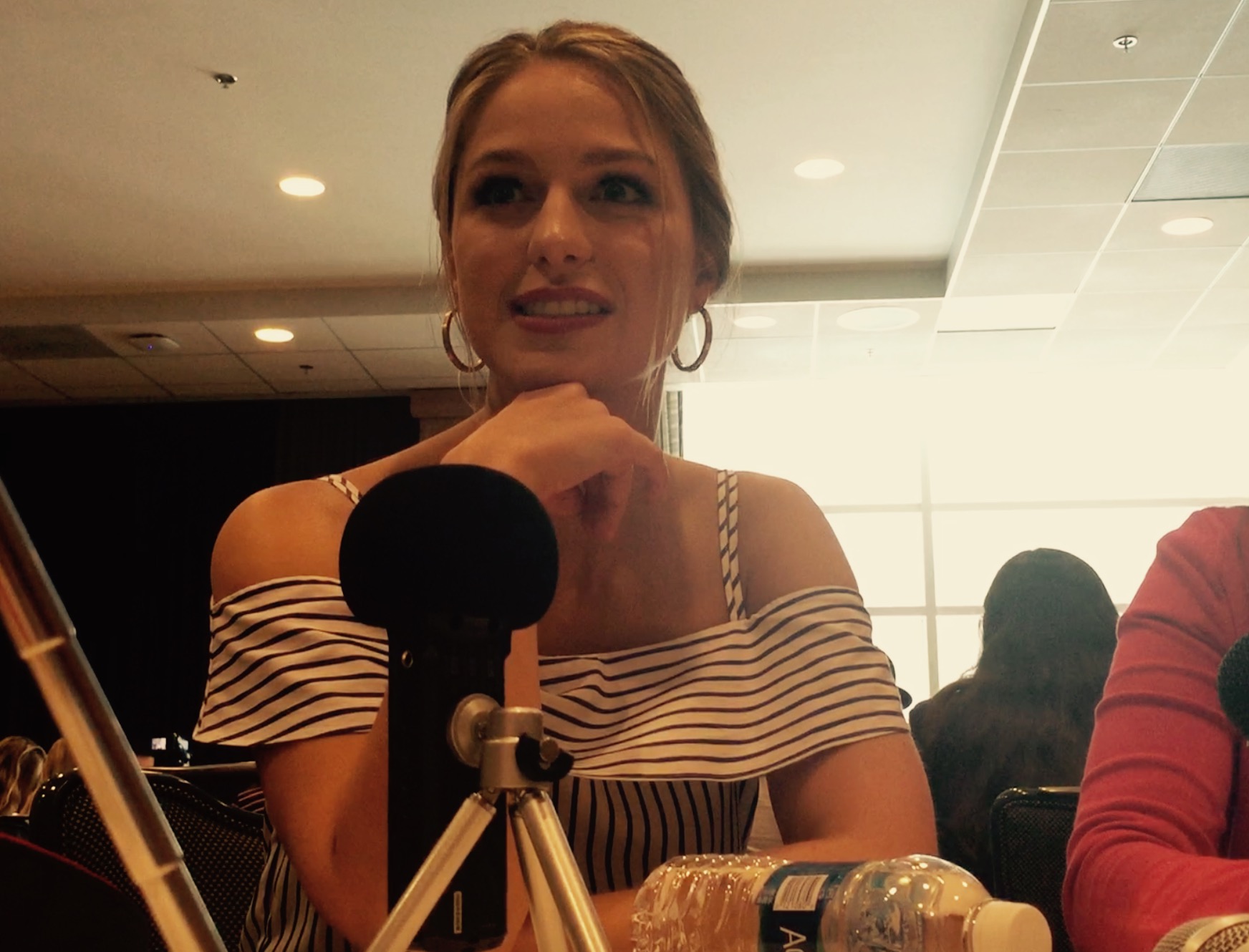 Photo of SDCC 2016: 'Supergirl' Star Melissa Benoist Talks Move to The CW, Crossovers & Much More