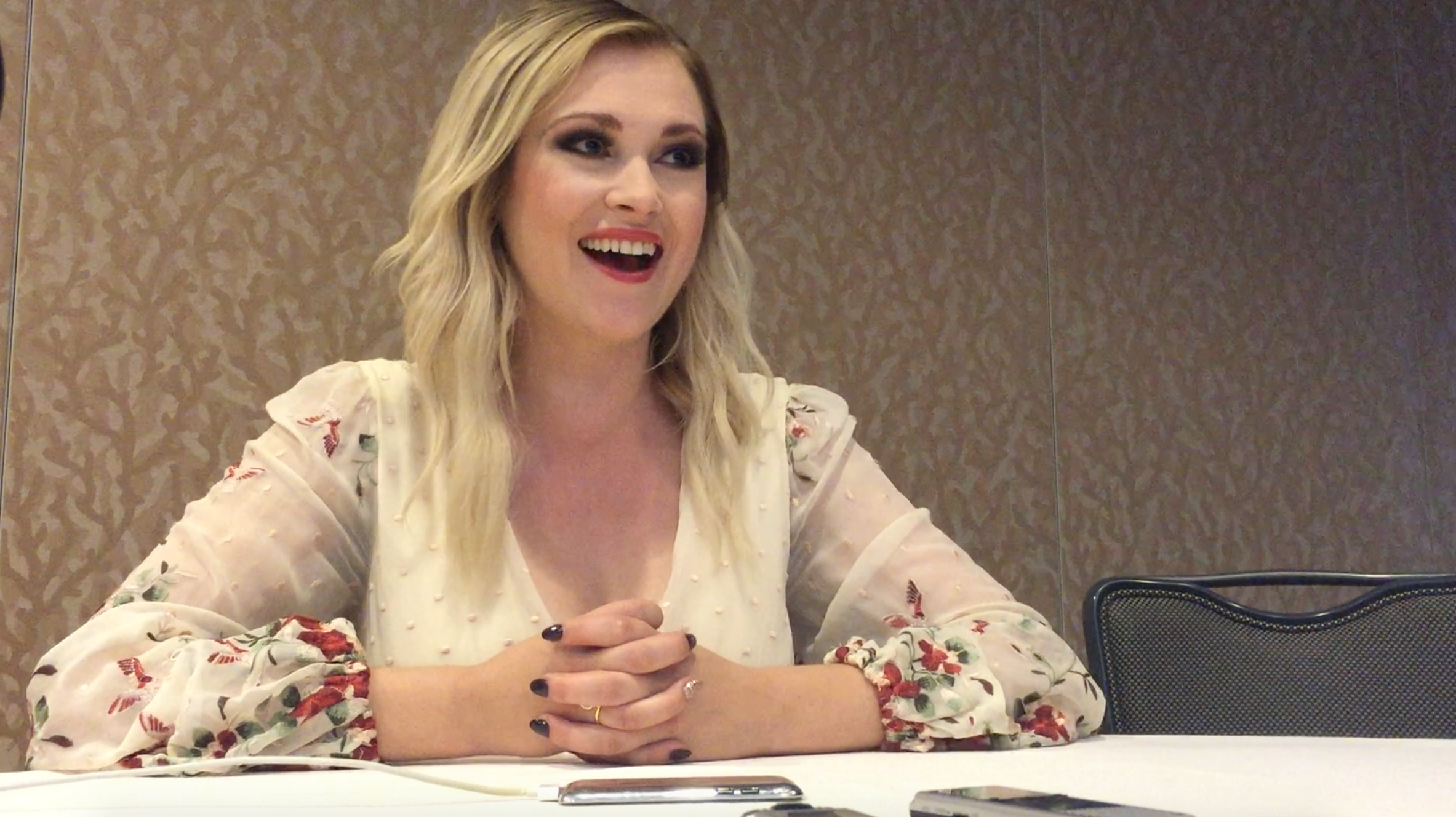 Photo of SDCC 2016: ‘The 100’ Star Eliza Taylor Chats About Clarke’s Isolation in Season 3, Lexa’s Final Goodbye & Hopes for Season 4