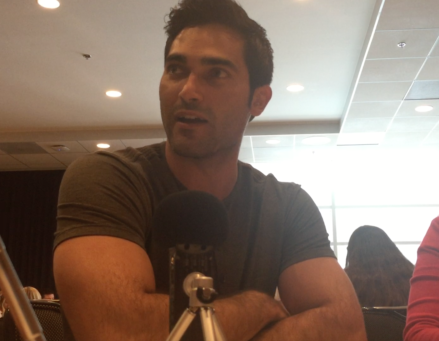 Photo of SDCC 2016: ‘Supergirl’ Star Tyler Hoechlin Talks Landing Iconic Role of Superman, How He’s Approaching It & More!