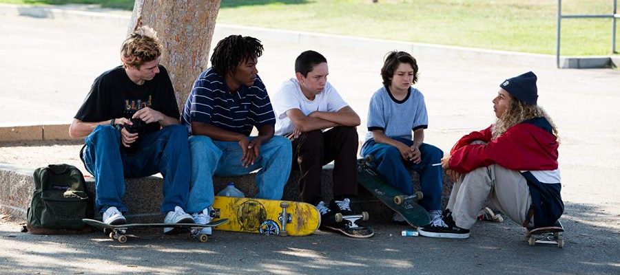 Photo of Review: Jonah Hill Makes a Genuine and Raw Coming-of-Age in His Staggering Debut, “mid90s”